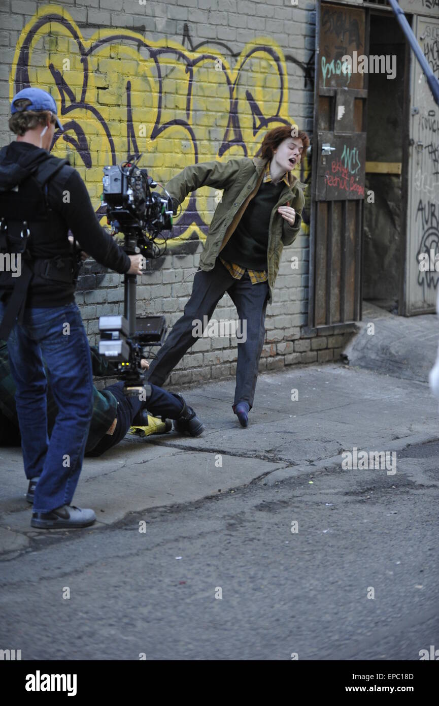 Elle fanning shooting on location hi-res stock photography and images ...