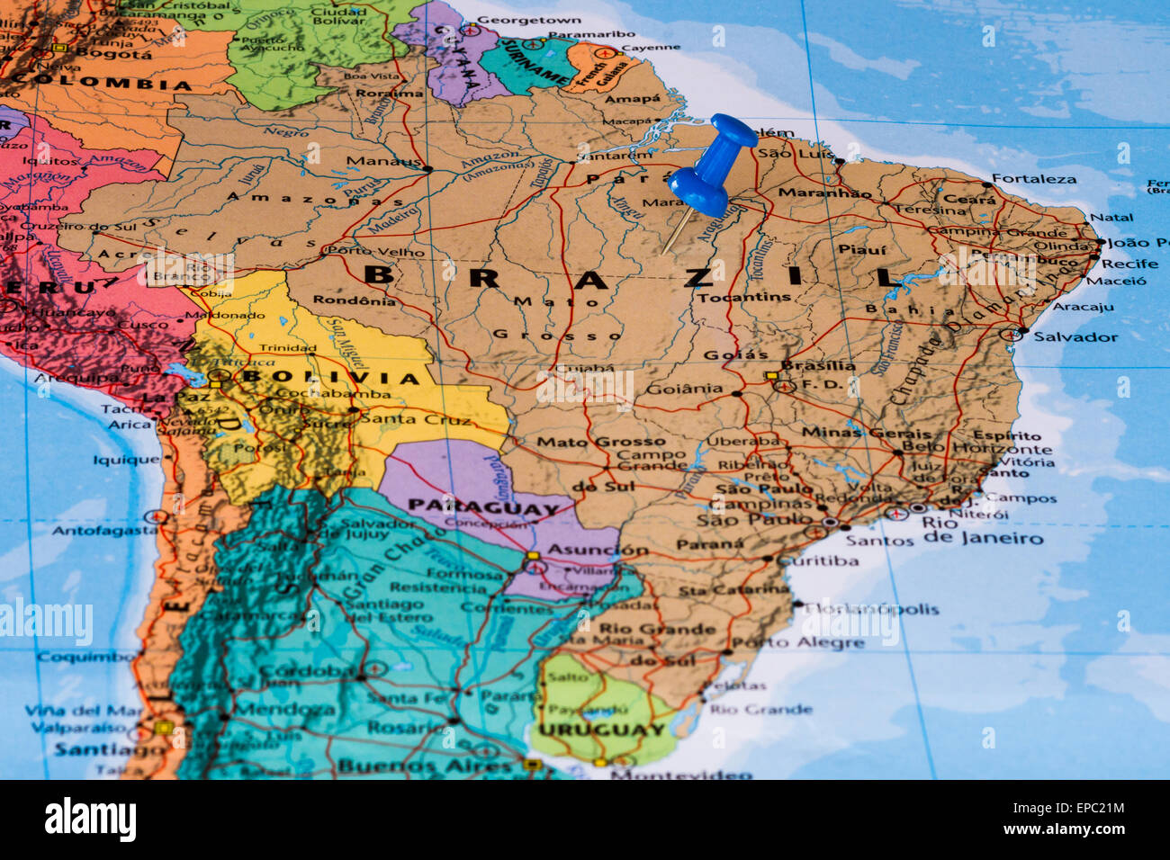 Столица бразилии на политической карте. Бразилия на карте. Политическая карта Бразилии. Физическая карта Бразилии. Географическое положение Бразилии на карте.