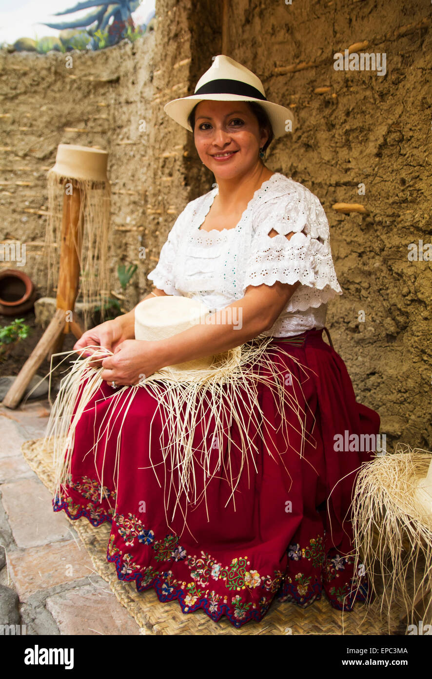Woman weaving a panama hat from toquilla straw at the Homero Ortega Panama  Hat Factory, Cuenca, Azuay, Ecuador Stock Photo - Alamy