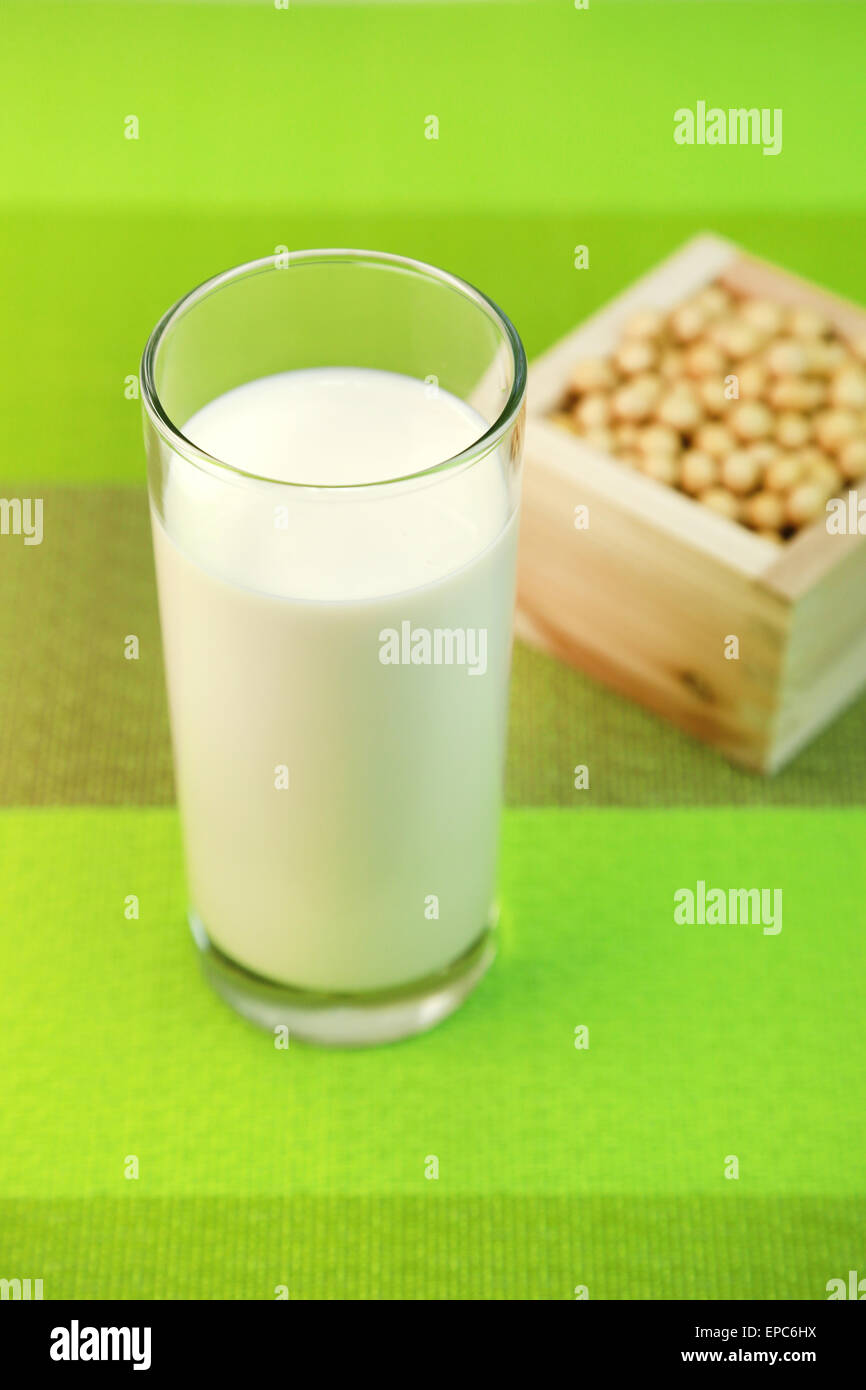 Milk glass measuring cup hires stock photography and images Alamy