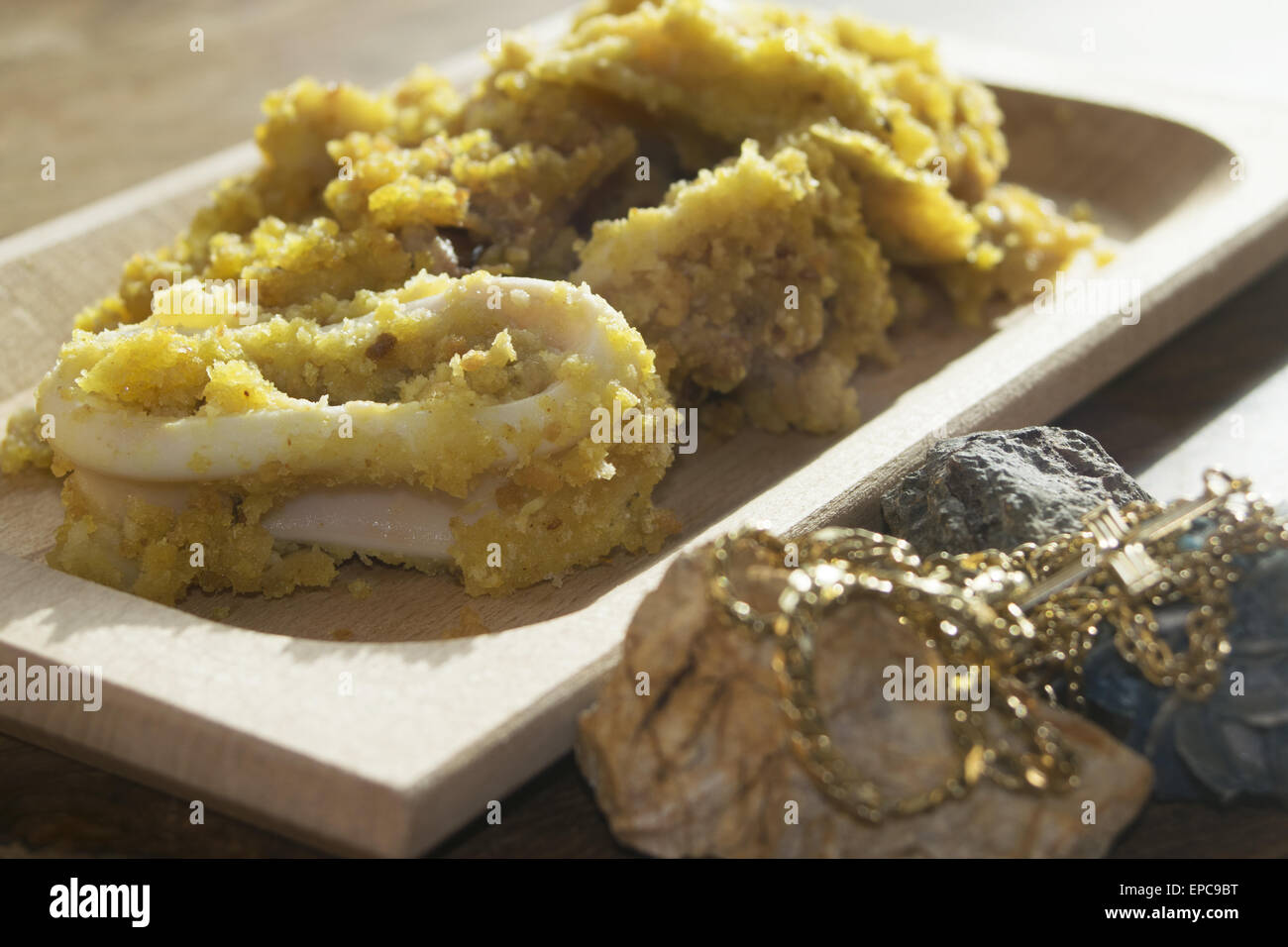 plays of contrast with the matching of a plate of fish and jewels Stock Photo