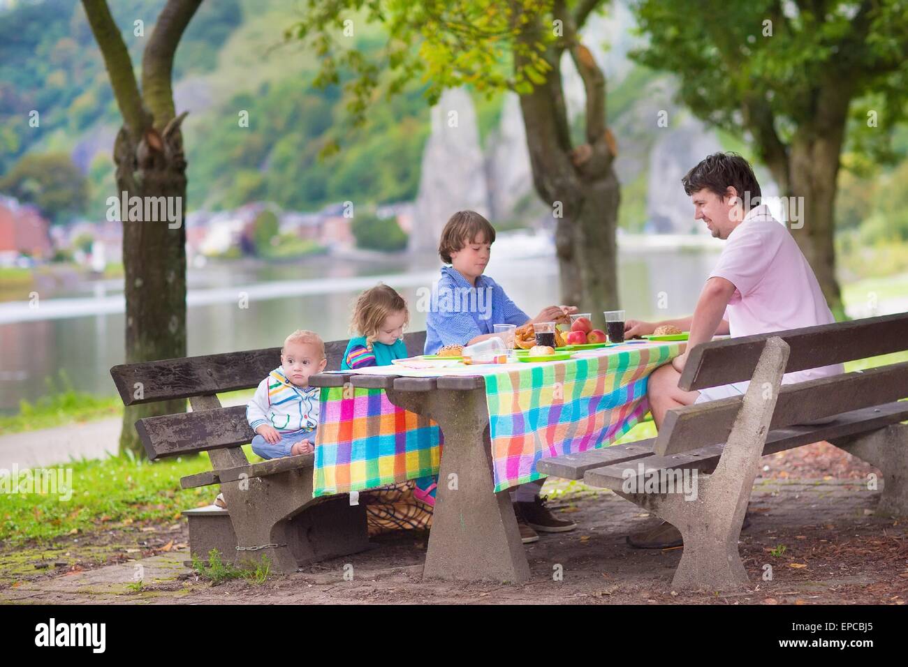 Family park picnic bench hi-res stock photography and images - Alamy