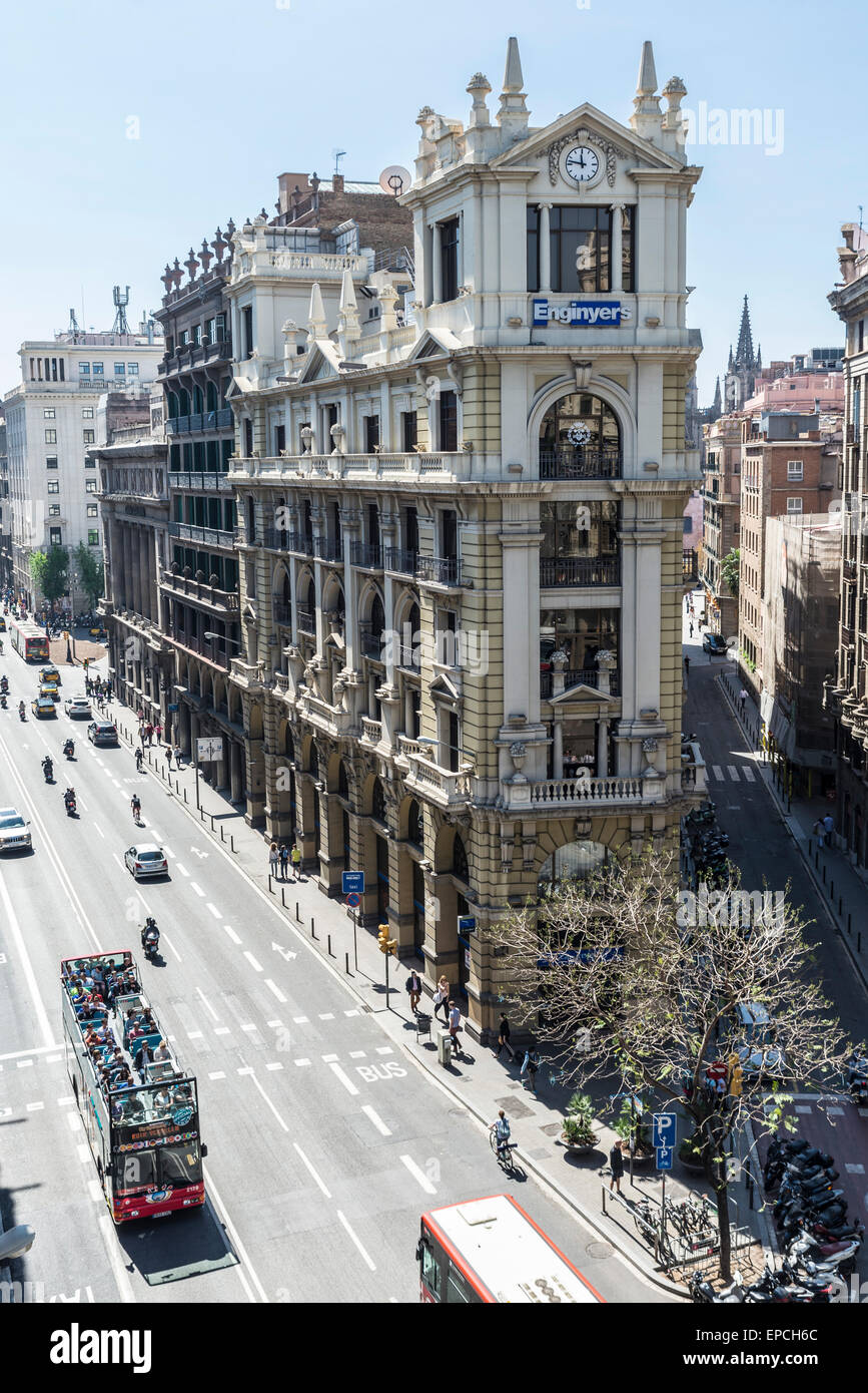 Elevated view of Via Laietana with a tourist bus circulating alongside other vehicles in Barcelona, Catalonia, Spain Stock Photo
