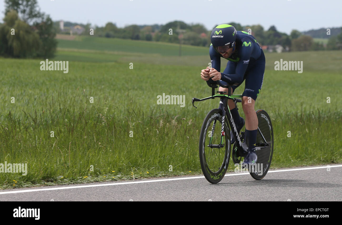 HANDOUT - Radsport Bayern Rundfahrt am 15.05.2015, 4. Etappe von Selb nach Ebern (Bayern). Der Brite Alex Dowsett vom Team Movistar, aufgenommen beim Einzelzeitfahren. Dowsett gewann das Zeitfahren. Foto: Bayern Rundfahrt/Rene Vigneron/dpa (ACHTUNG: Nur zur redaktionellen Verwendung und nur bei Nennung: «Foto: Bayern Rundfahrt/Rene Vigneron/dpa») Stock Photo