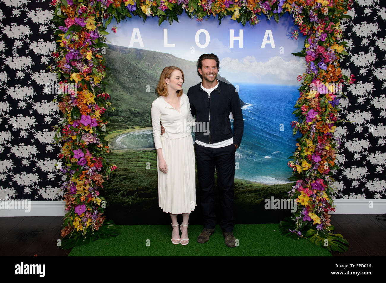 Emma Stone and Bradley Cooper arrive at a photocall for Aloha, London. Stock Photo