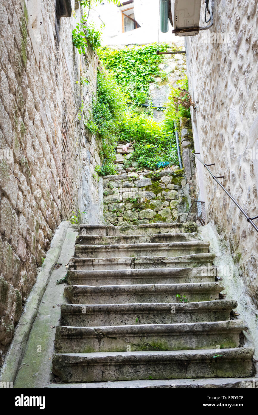 Gate pillars hires stock photography and images Alamy