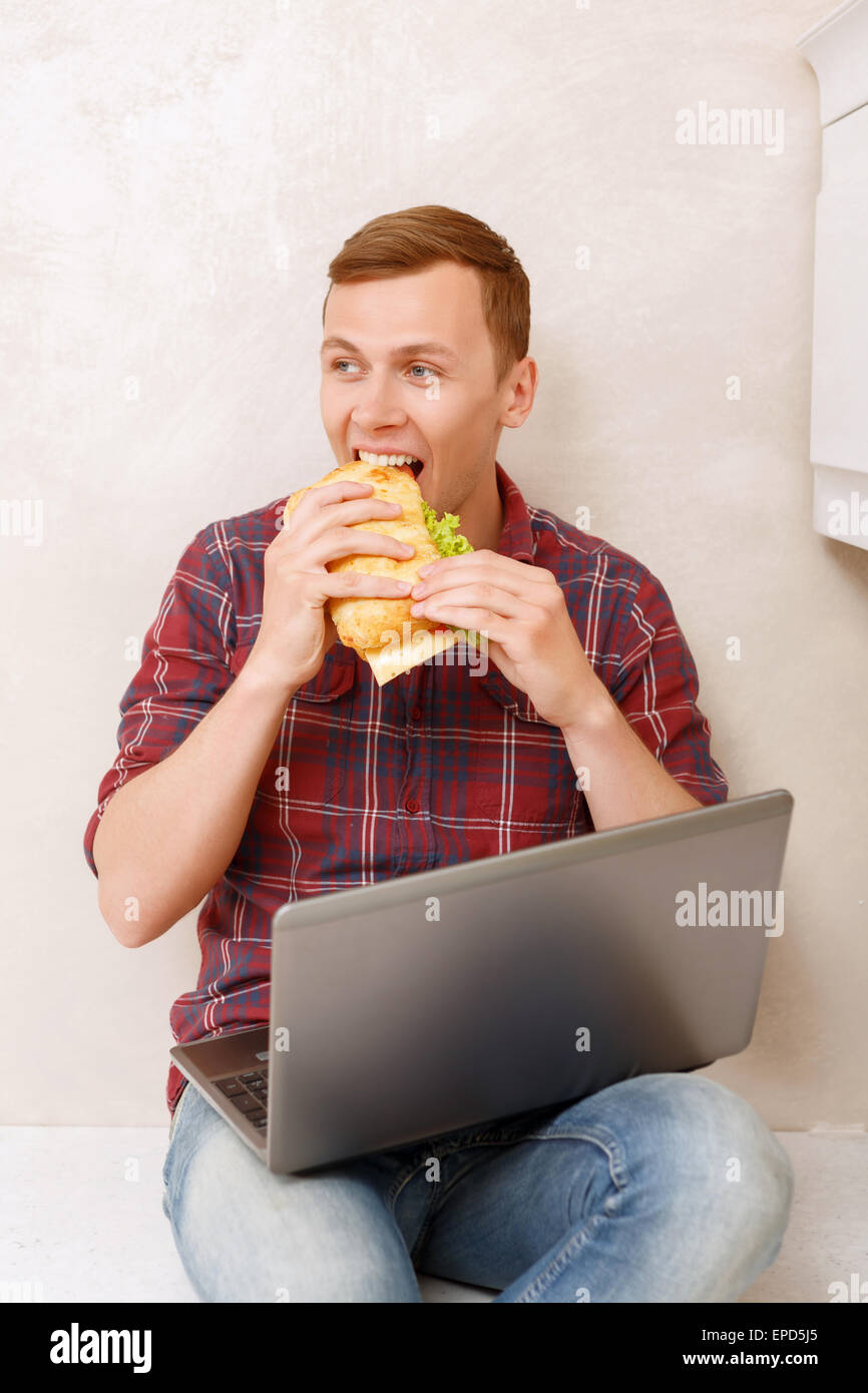 Man laptop computer sandwich hi-res stock photography and images - Alamy