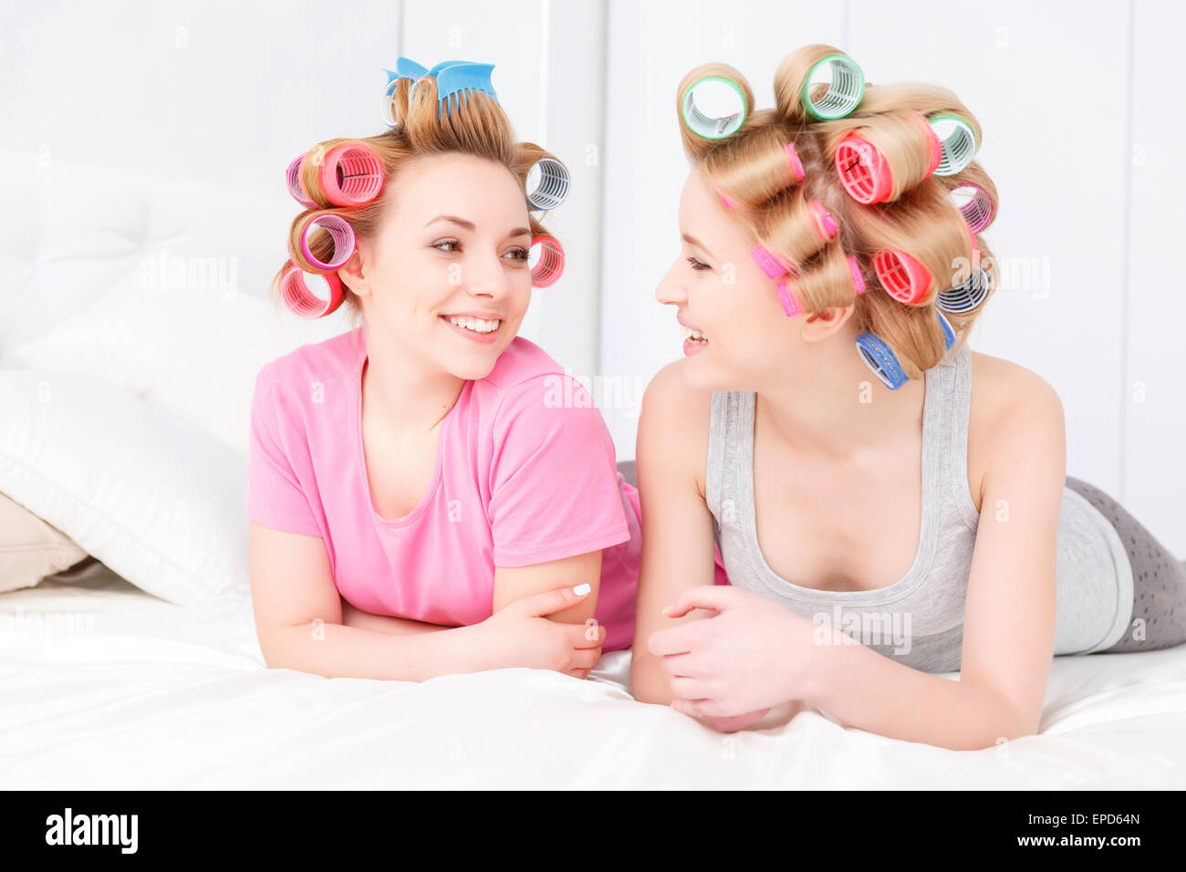 Young girls in bed at pajama party Stock Photo - Alamy