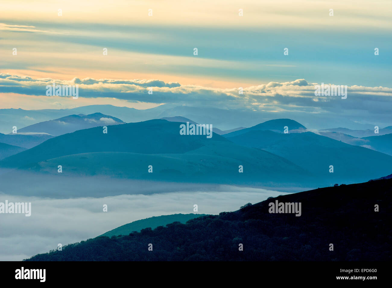 Silhouette of mountains at sunrise, Apennines, Umbria, Italy Stock Photo