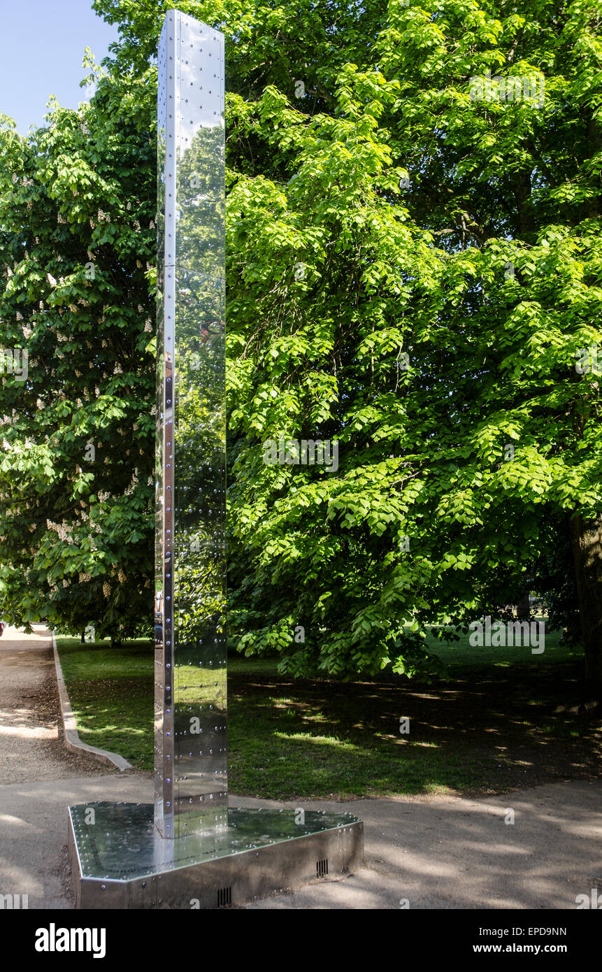 Luminous motion (2002) is a reactive light sculpture created for the ...