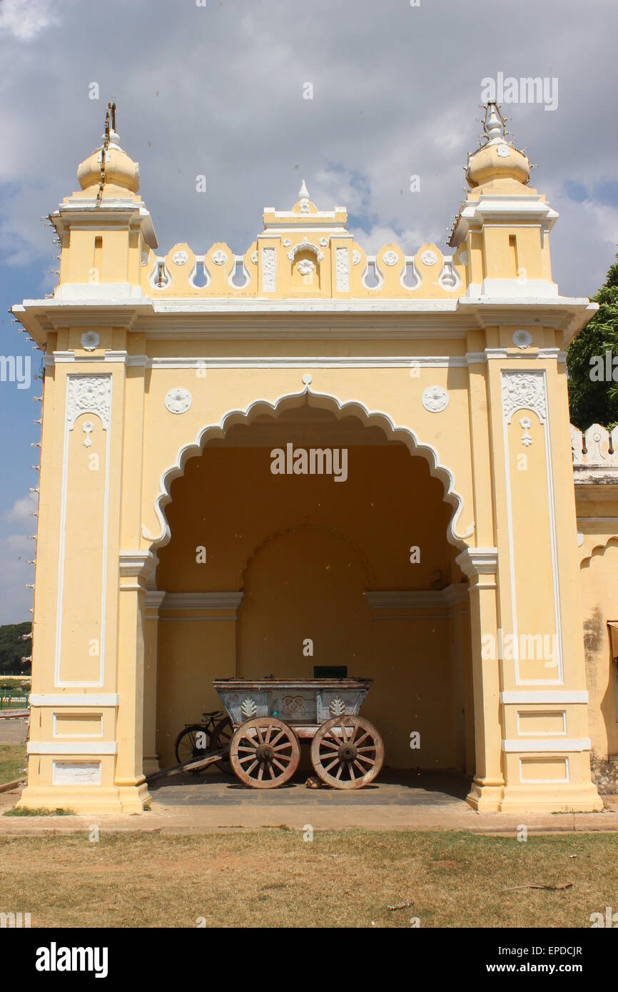 Inside the Maharaja's Palace compound: a wooden cart parked beneath an archway Stock Photo