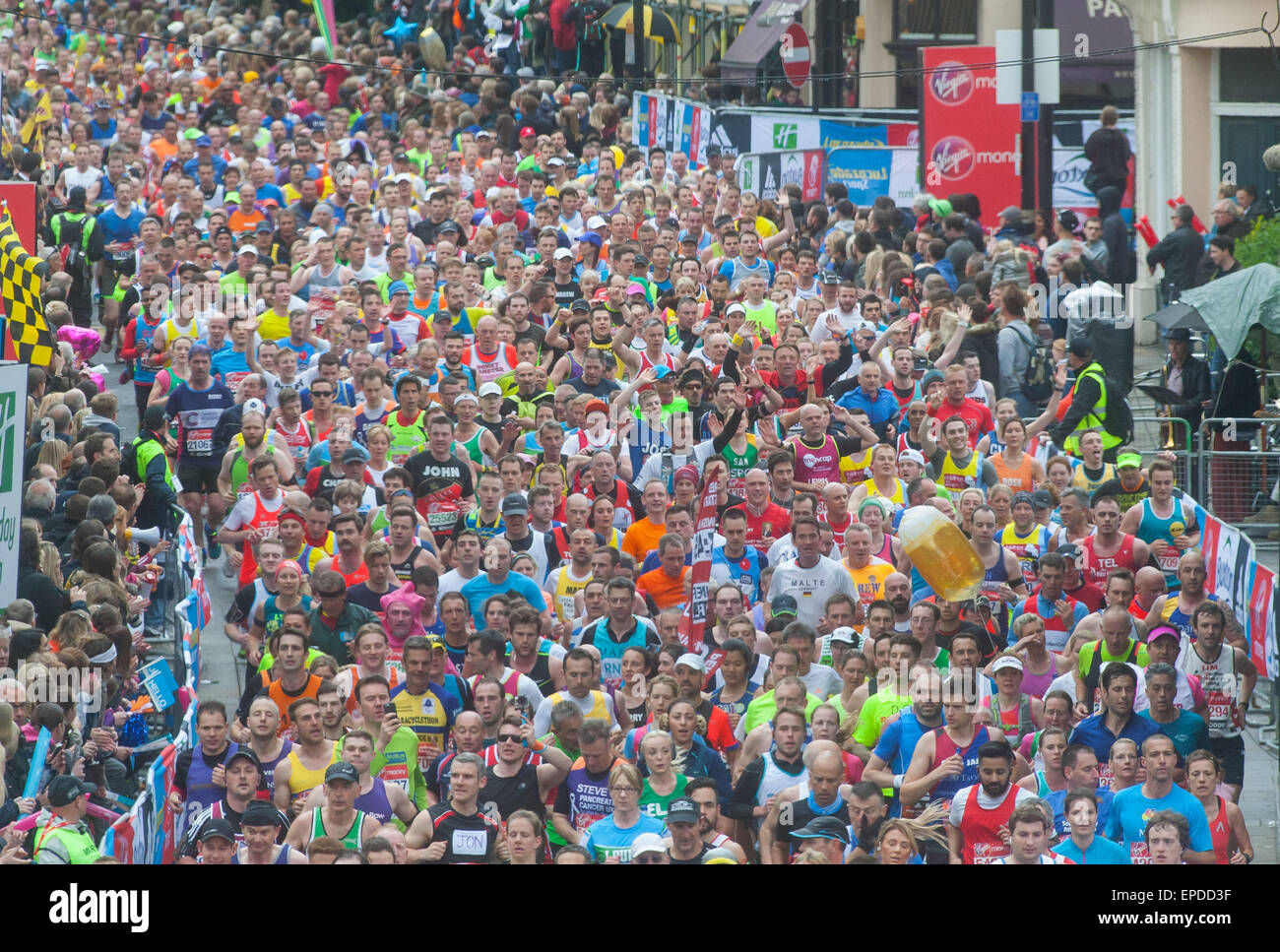 Marathon runners run past the Cutty Sark, Greenwich Stock Photo