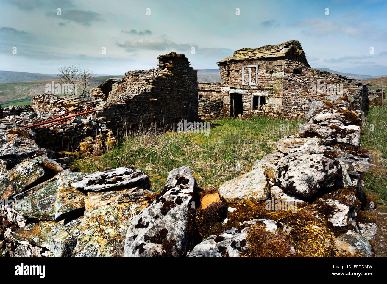 Abandoned and derelict farm buildings at High Dyke on the Pennine Bridleway near Garsdale, Yorkshire Dales National Park. Stock Photo