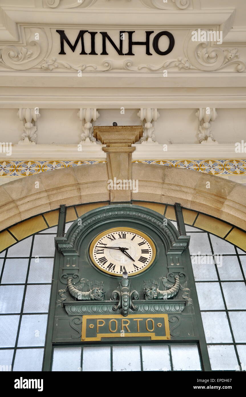Clock railroad station platform clock hires stock photography and