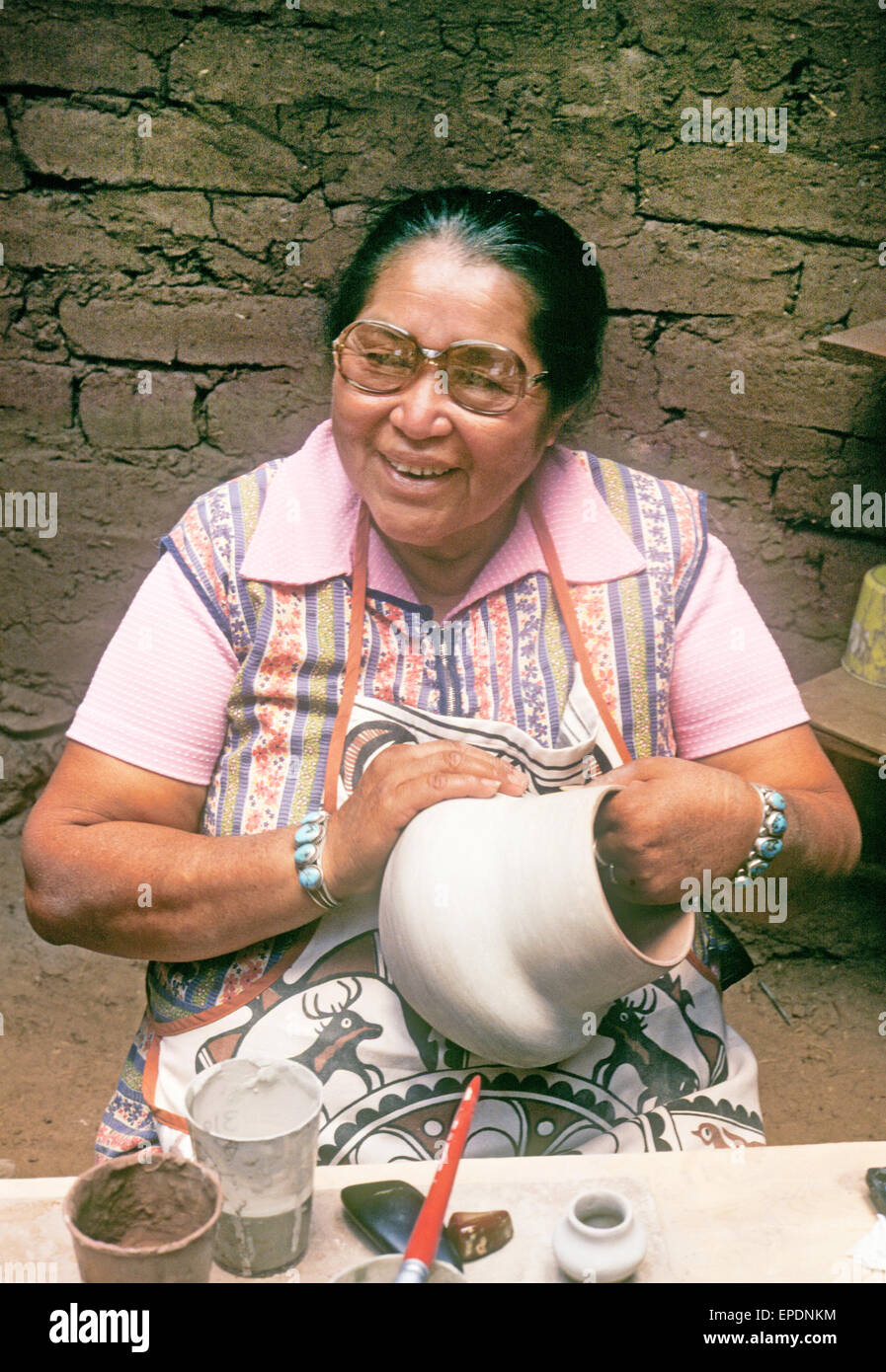 An Indian potter or pottery maker from Jemez Indian Pueblo in New Mexico Stock Photo