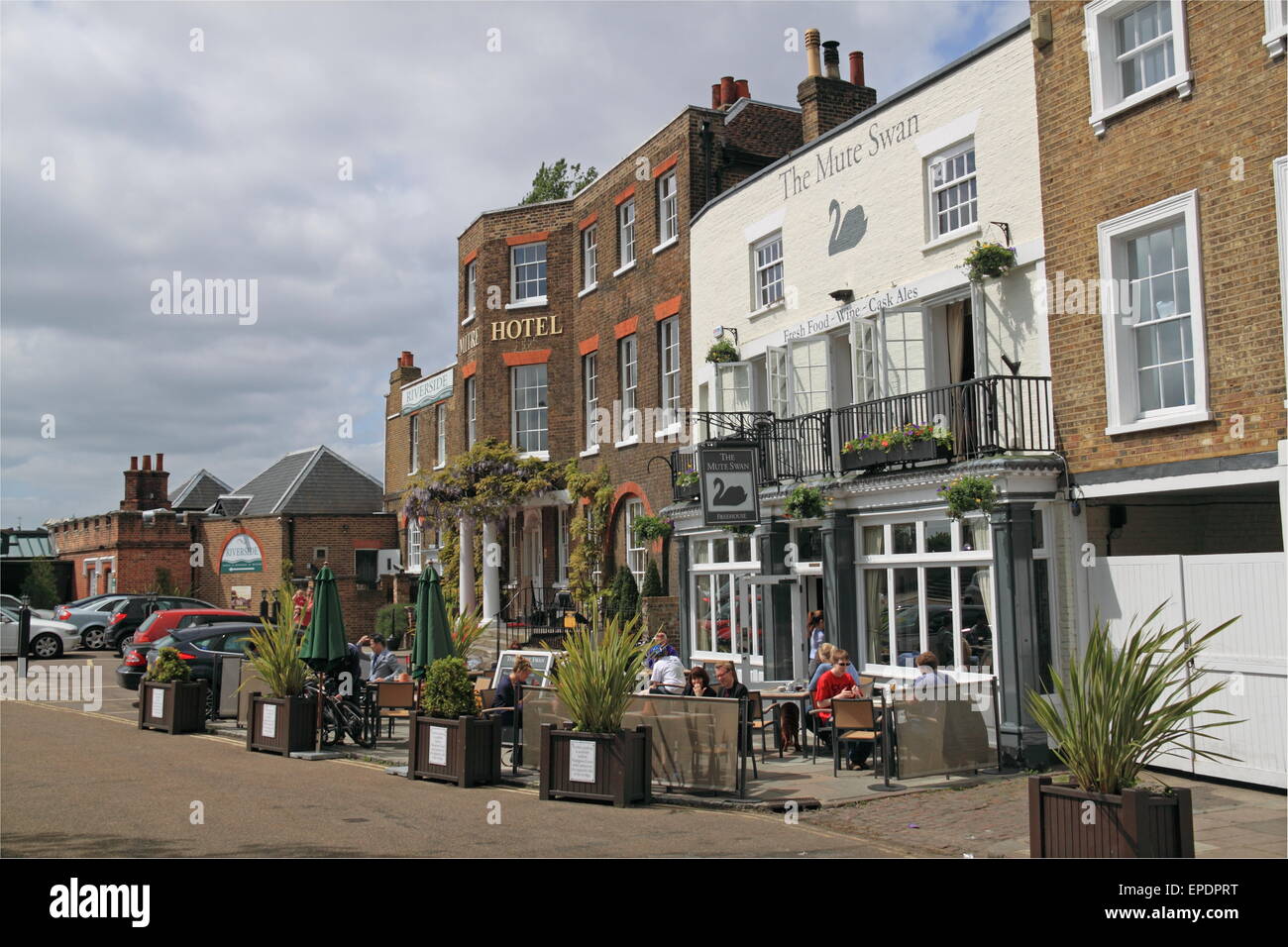 Mitre Hotel and Mute Swan, Hampton Court, East Molesey, Surrey, England