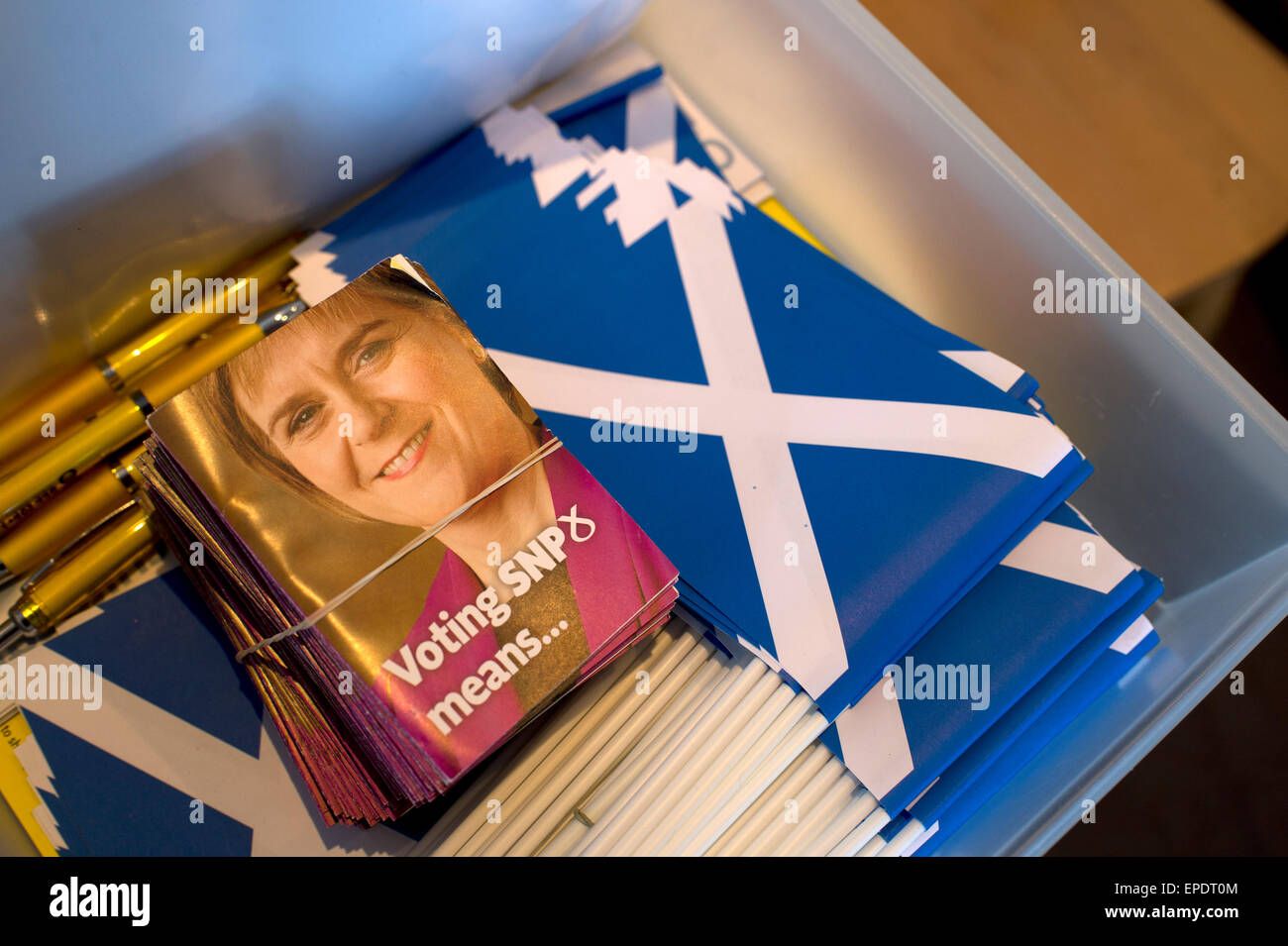 Largs, Scotland. Yes shop and SNP (Scottish National Party) office. Leaflets and flags. Stock Photo