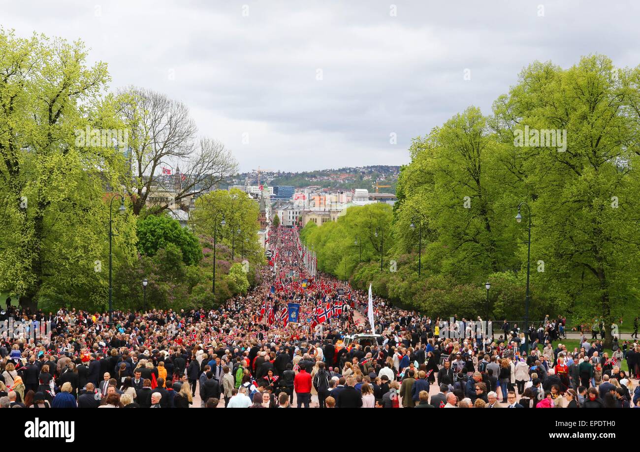Oslo, 17-05-2015 The Parade Members of the Norwegian Royal Family greet