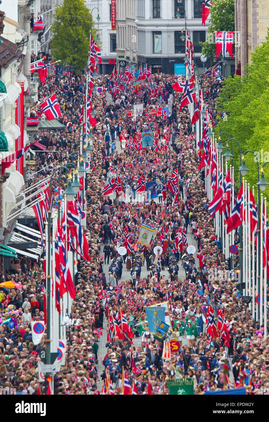 Oslo, 17-05-2015 The Parade Members of the Norwegian Royal Family greet