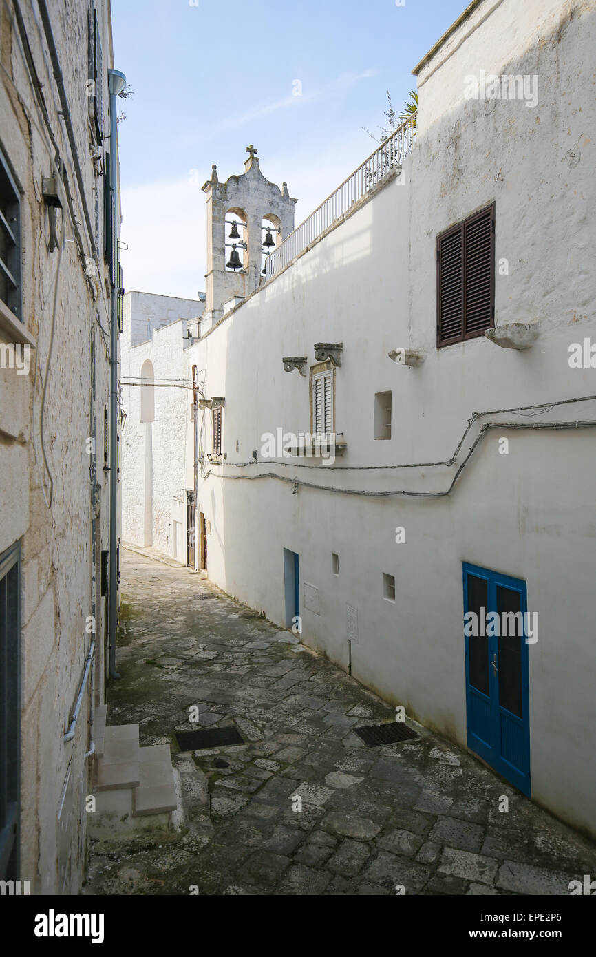 Narrow alley in the center of the medieval town Ostuni in Puglia, South Italy. Stock Photo