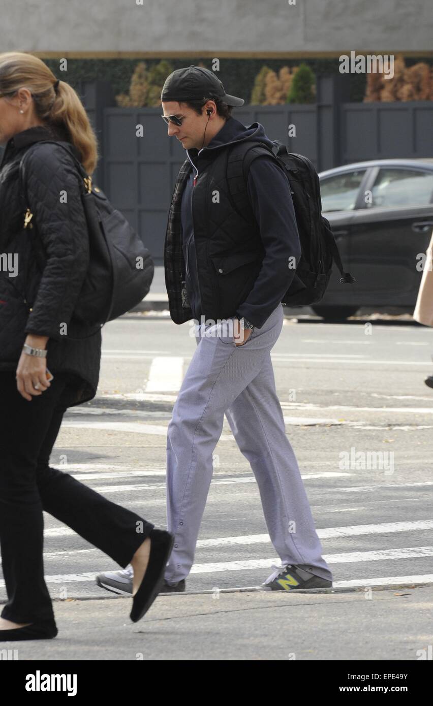 Bradley Cooper Catching The Subway In New York City Featuring Bradley Cooper Where Manhattan New York United States When 12 Nov 2014 Credit Tnyf Wenn Com Stock Photo Alamy