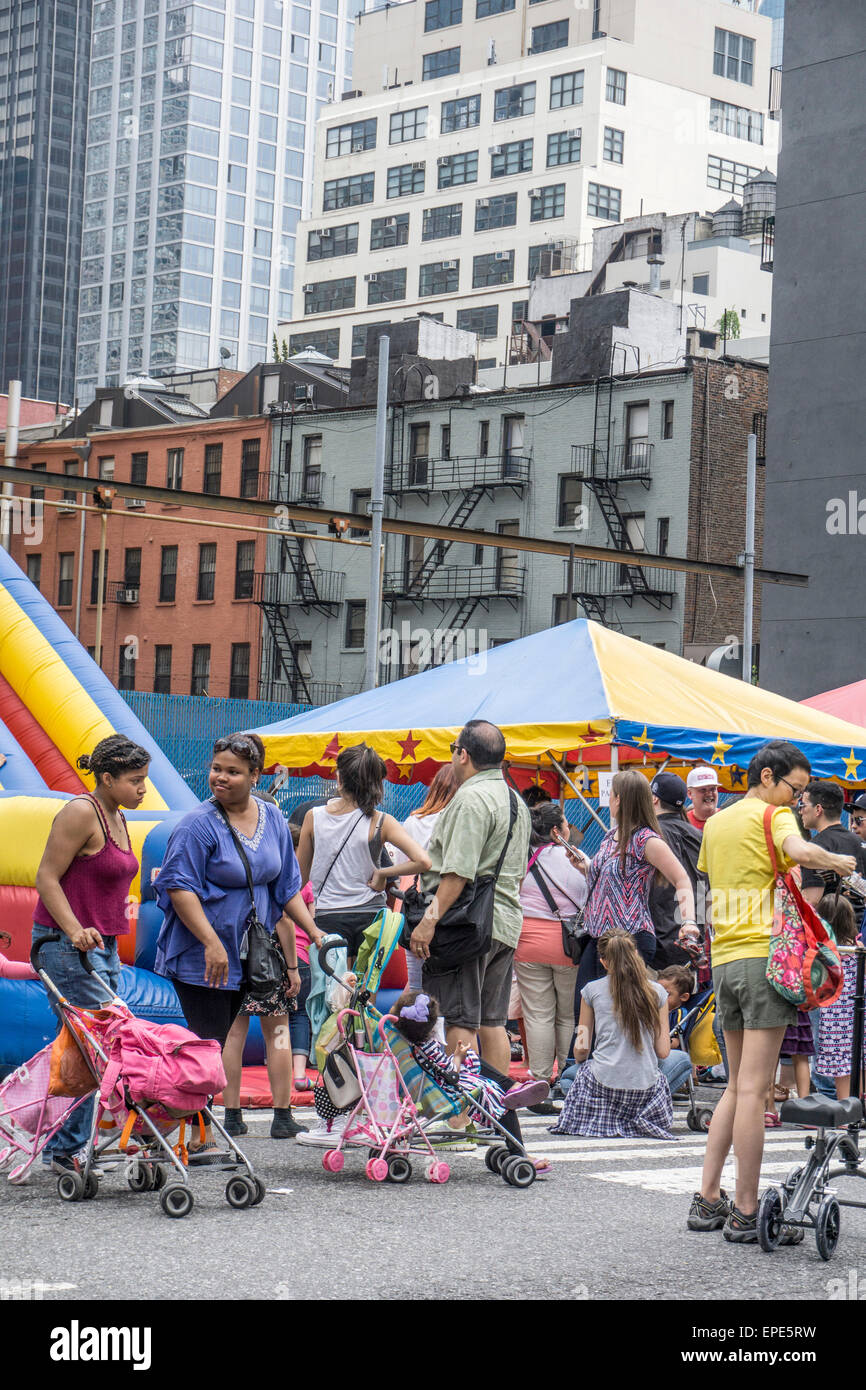 Multiethnic crowd in street new york hi-res stock photography and ...