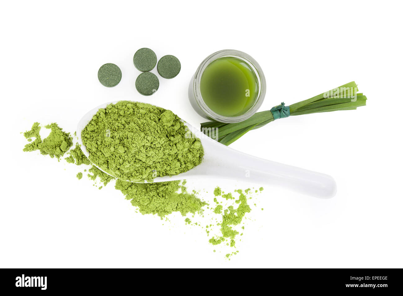 Chlorella, spirulina and wheat grass ground, tablets and green juice