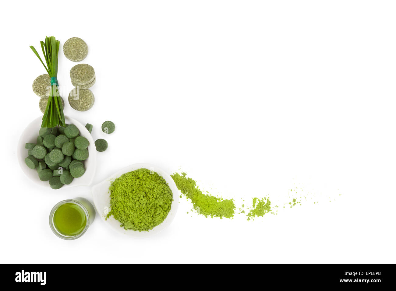 Greed superfood. Spirulina, chlorella and wheat grass ground powder, effervescent tablets, grass