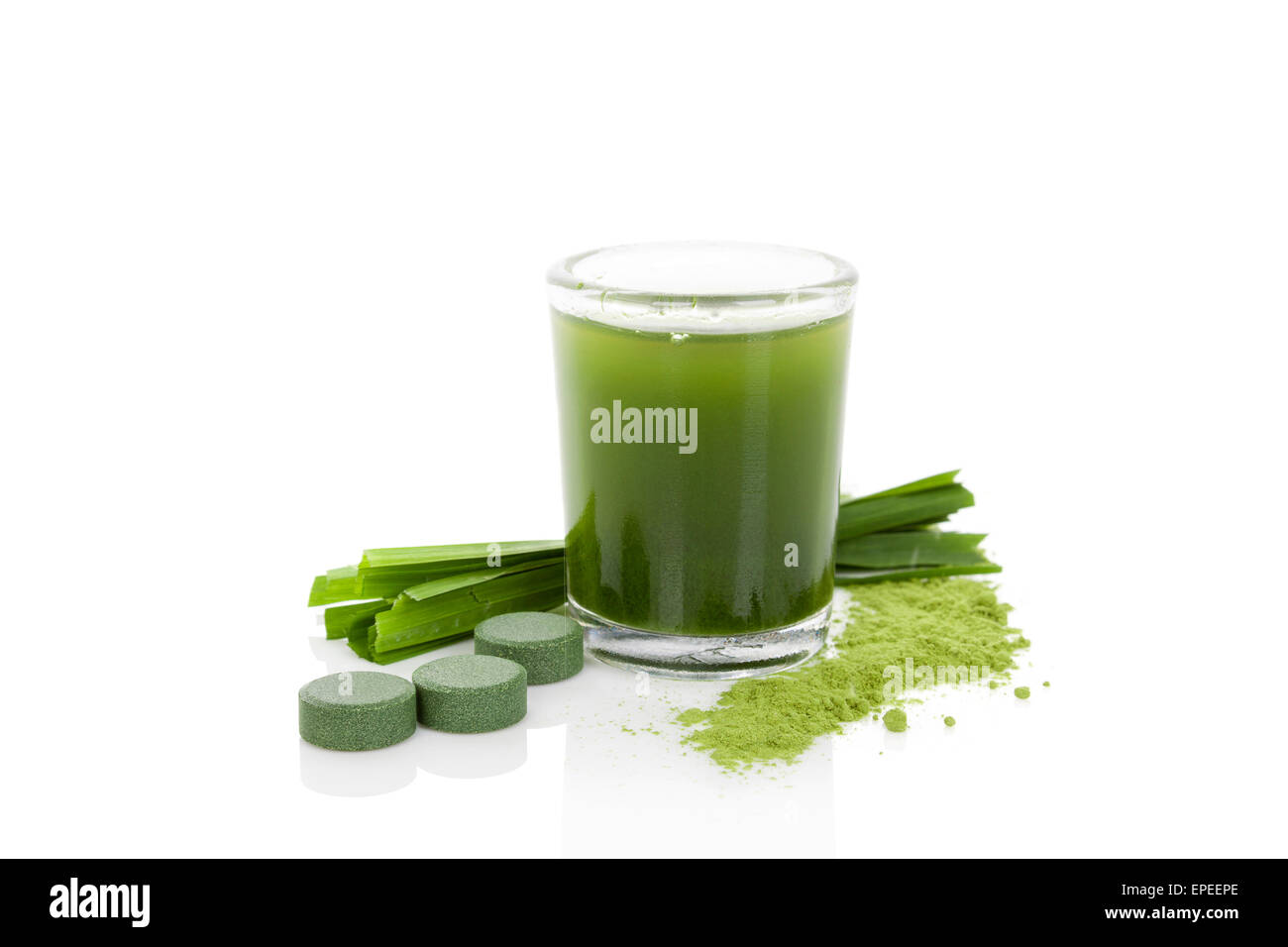 Detox. Green dietary supplement spirulina, chlorella and wheatgrass