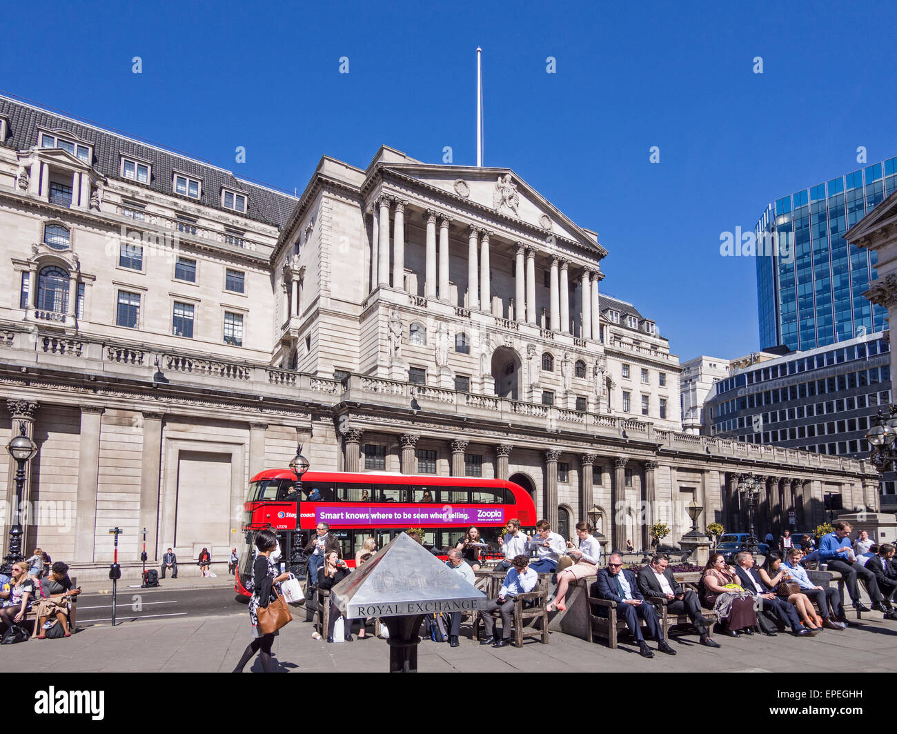 Bank of England Threadneedle Street City of London UK at Lunchtime Stock Photo
