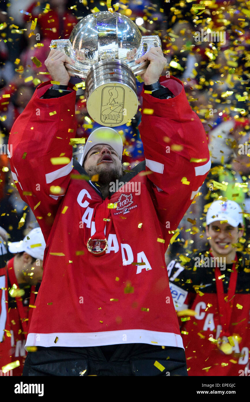 Team celebrates gold hockey hi-res stock photography and images - Alamy