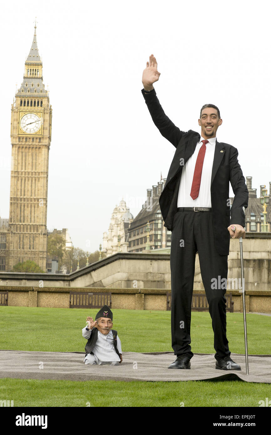 The Shortest Man Ever Chandra Bahadur Dangi 54 6com 21 5 Inches And 