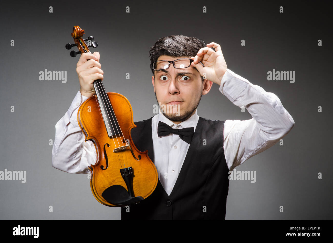 Funny violin player with fiddle Stock Photo Alamy