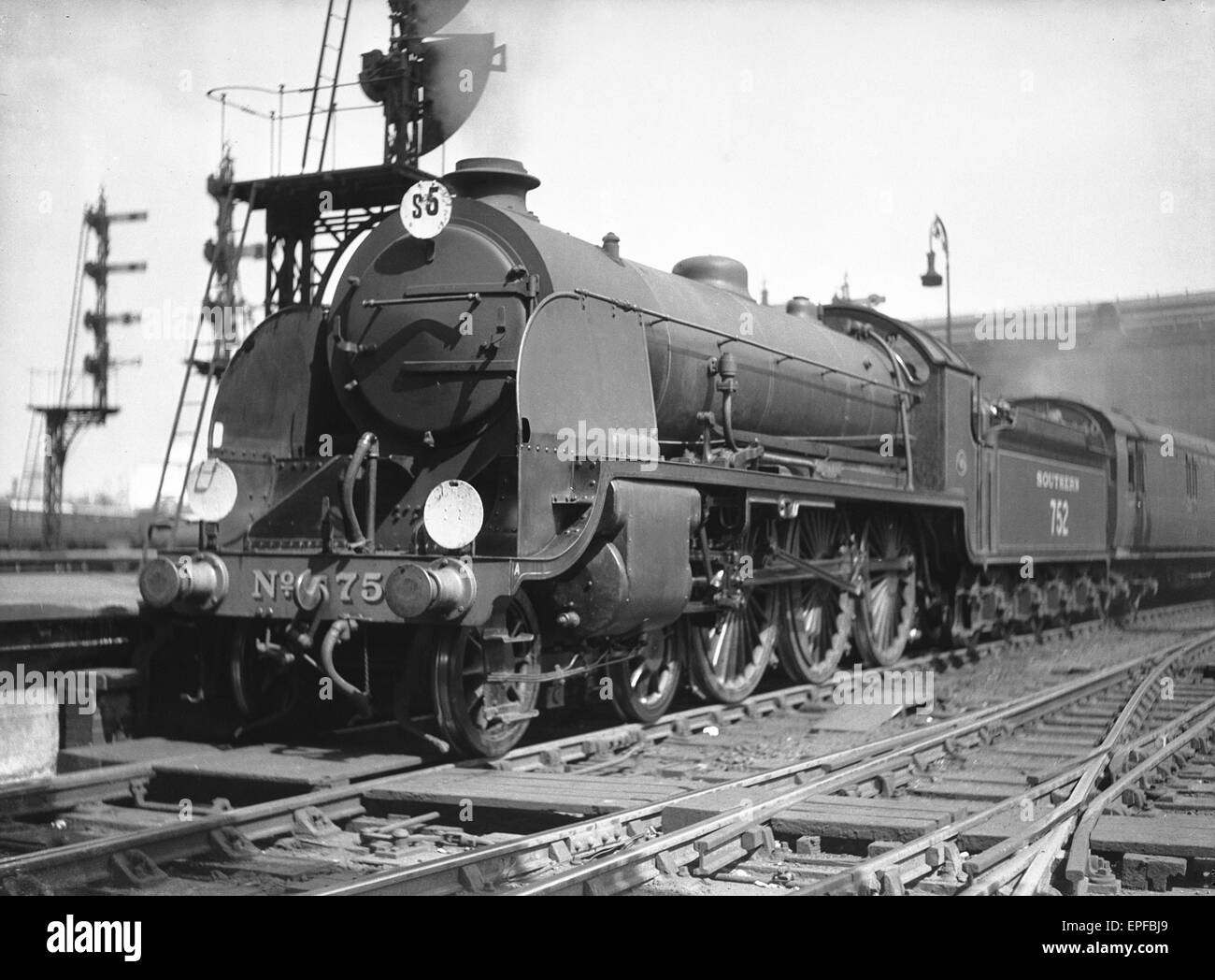Southern Railways N15 King Arthur class locomotive 'Linette' seen here departing Waterloo Station. July 1932 Stock Photo