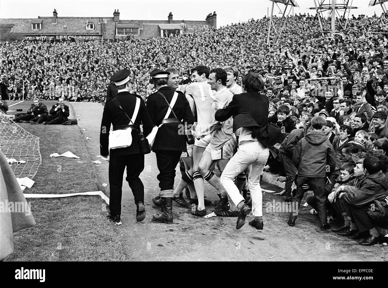 Newcastle Utd v Manchester City 11th May 1968. League Division One match at St James Park.   Final Score Newcastle 3 Manchester City 4 Stock Photo