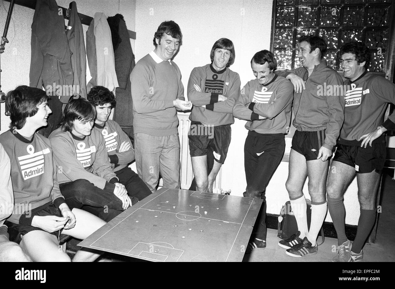 Southampton FC first team squad, receive a pep talk from Manager Lawrie McMenemy, ahead of next match,  against Chelsea, 29th October 1976. Stock Photo