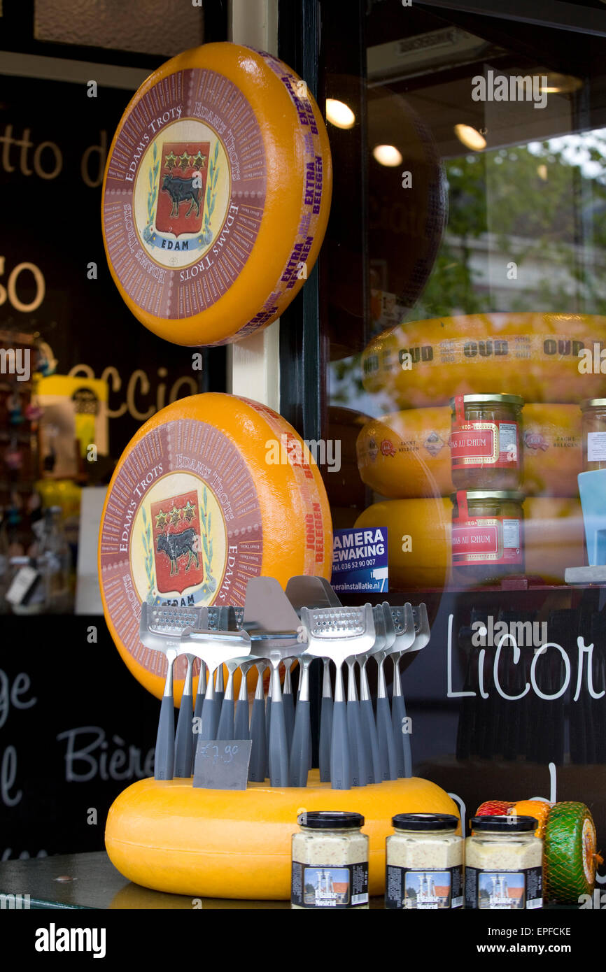 Round Edam Cheese in the village of Edam in Holland Stock Photo Alamy