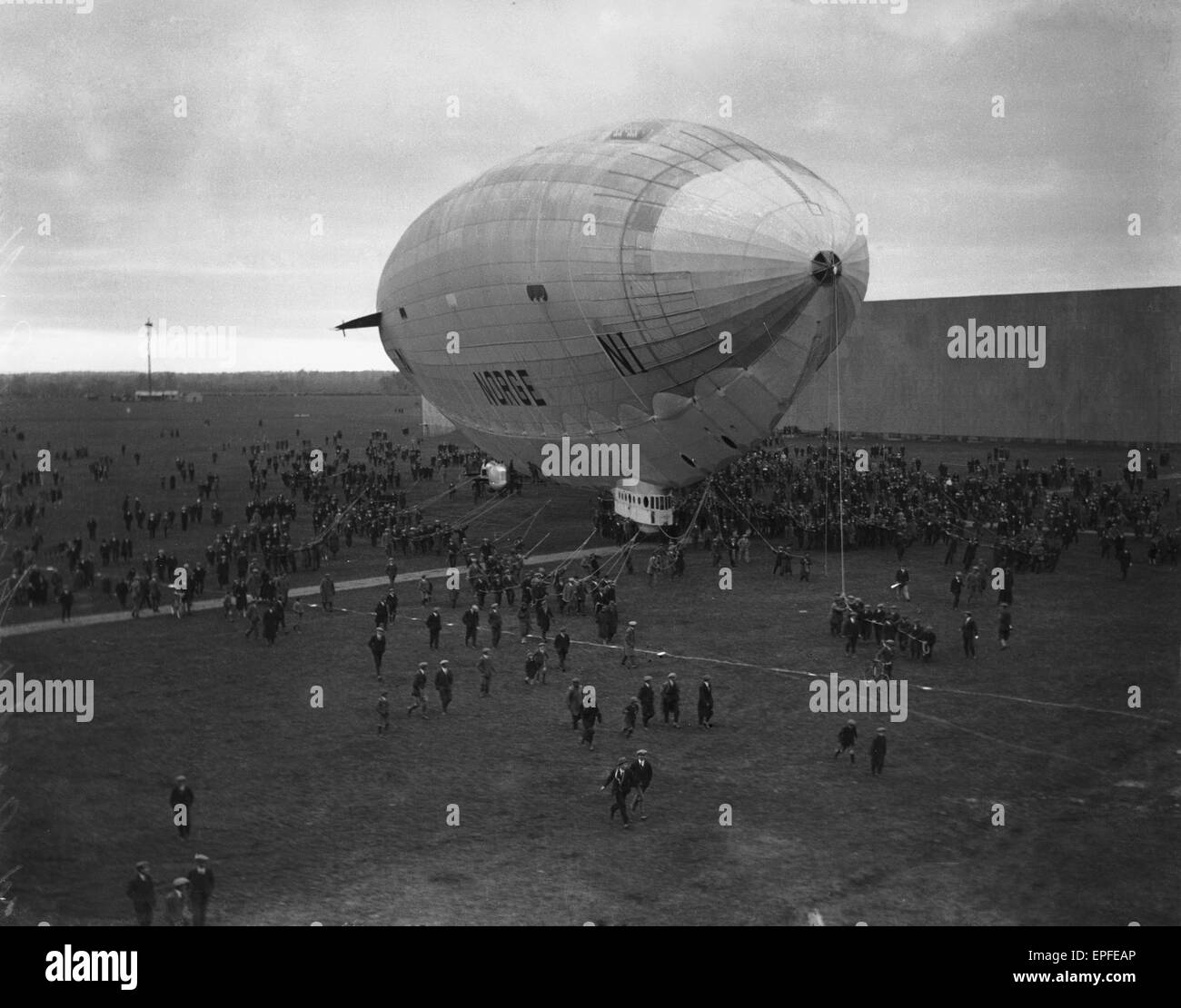 The Italian-built airship Norge, piloted by Colonel Umberto Nobile, and George Herbert Scott seen here landing at Pulham en route to making the first crossing of the North Pole. 11th April 1924 Stock Photo