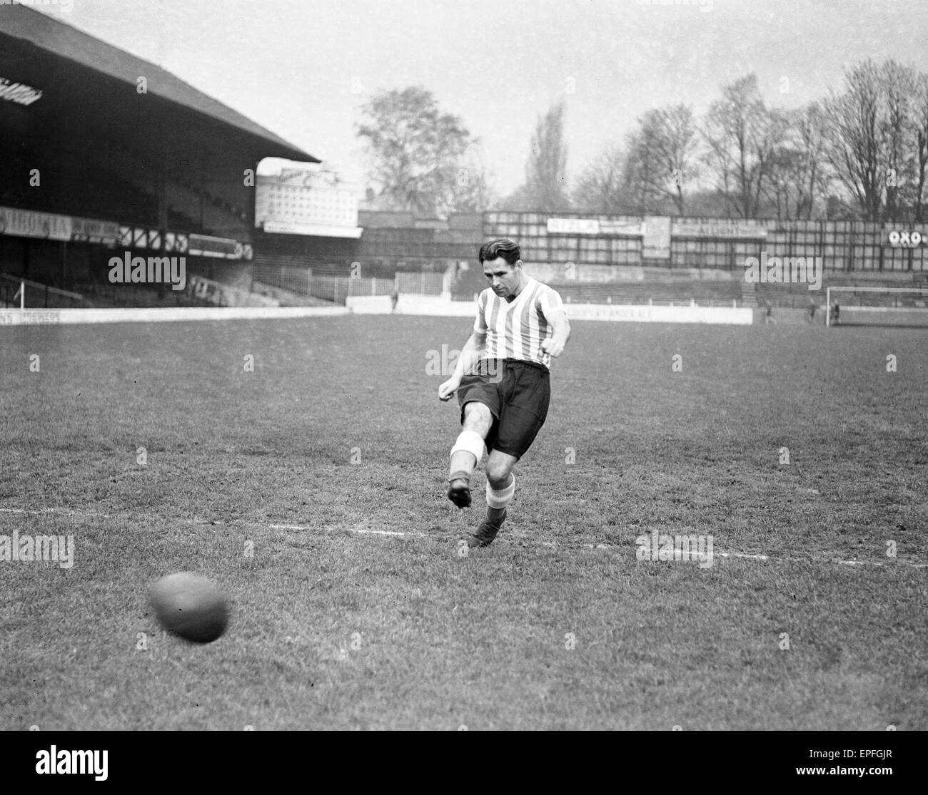 Len Wilkins, Southampton Football Player, 1948-1958. 275 Appearances. 3 Goal. Circa 1948. Stock Photo