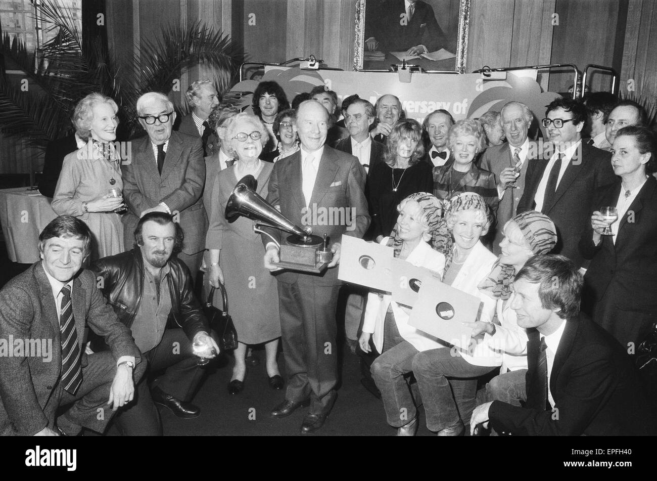 Desert island discs 1942 hires stock photography and images Alamy