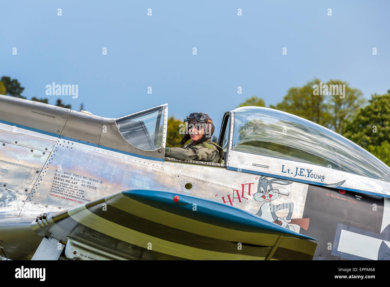 North American P-51D Mustang pilot Peter Teichman taxis in after an air display, Old Warden, Bedfordshire England UK Stock Photo