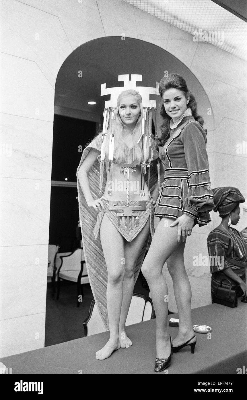 Cherry Nu¿z Rodriguez, Miss Venezuela & Kathleen Winstanley, Miss United Kingdom, attend dinner hosted by the Variety Club of Great Britain, and held at the Savoy Hotel, London, 11th November 1968. Stock Photo