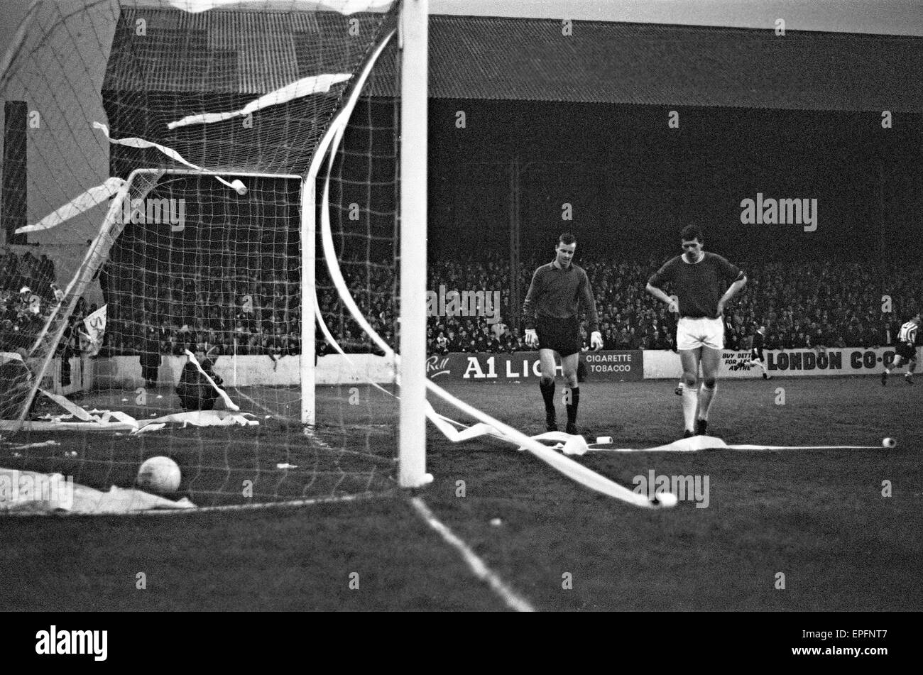 Leyton Orient v Southampton, League match at Brisbane Road, 9th May 1966. Final score: Leyton Orient 1-1 Southampton Stock Photo