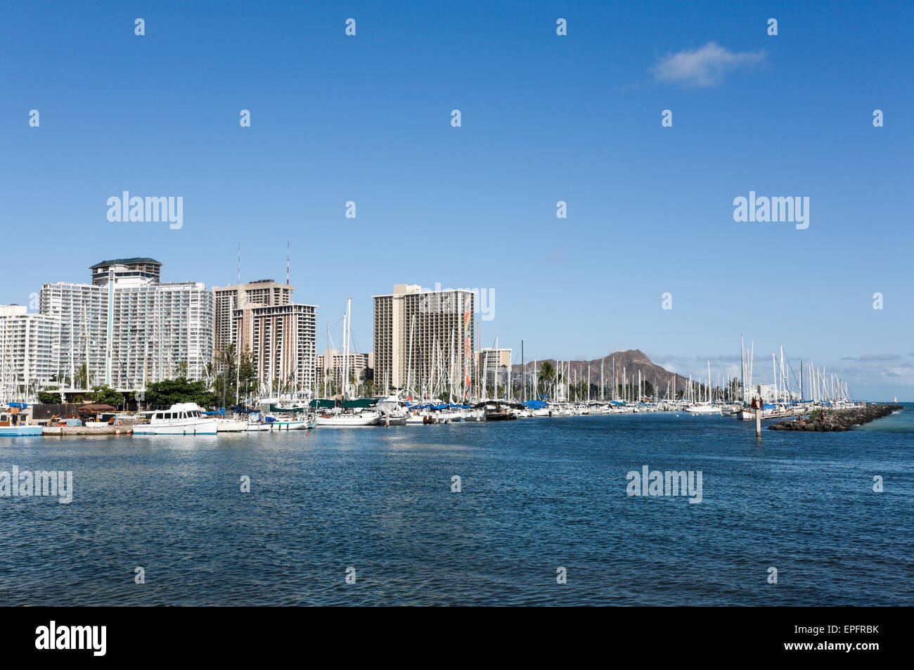 Honolulu, Hawaii, USA. 15th May, 2015. A view of Diamond Head, Waikiki