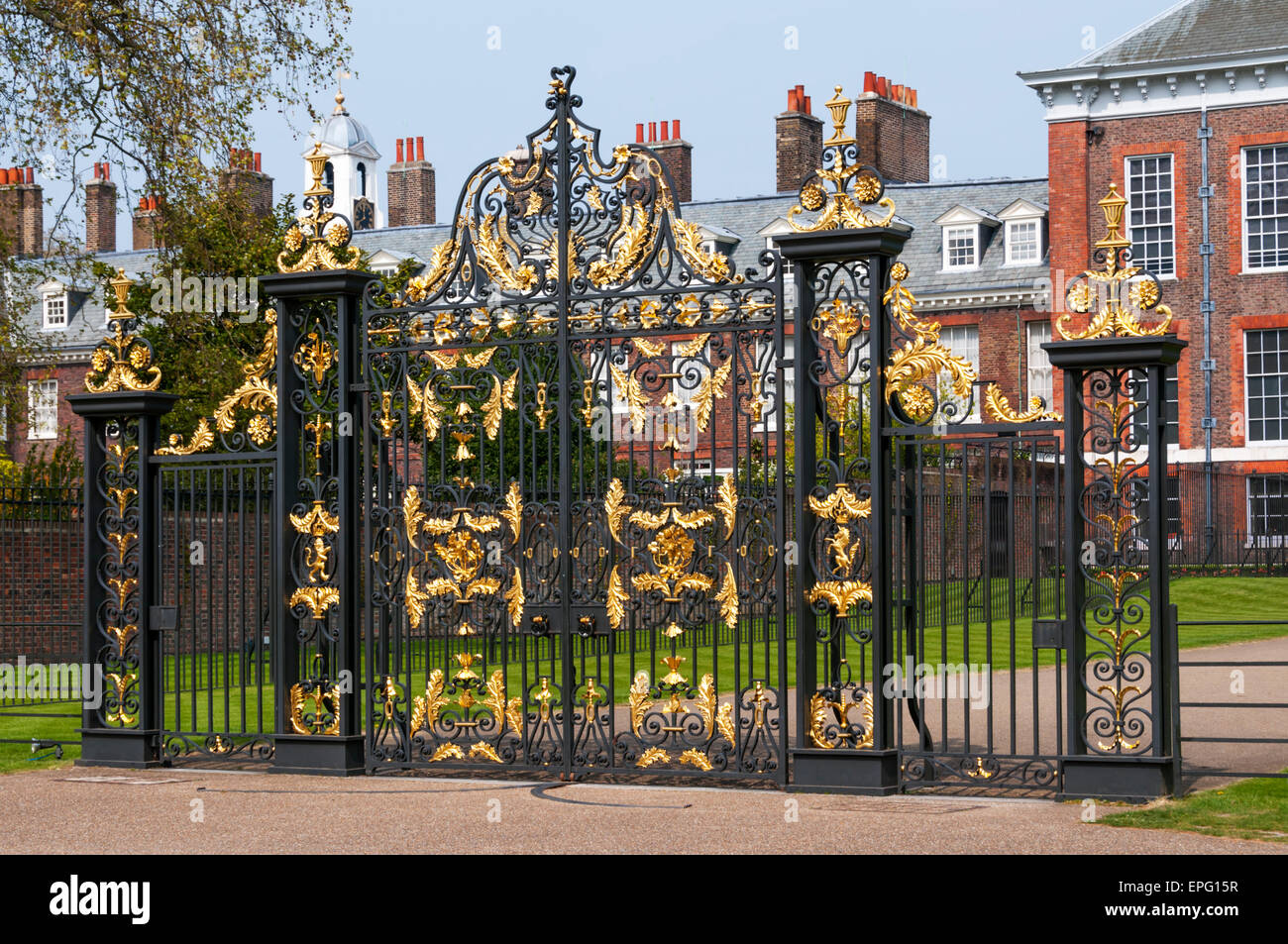 Kensington Palace Golden Gates In Kensington Gardens Stock Photo