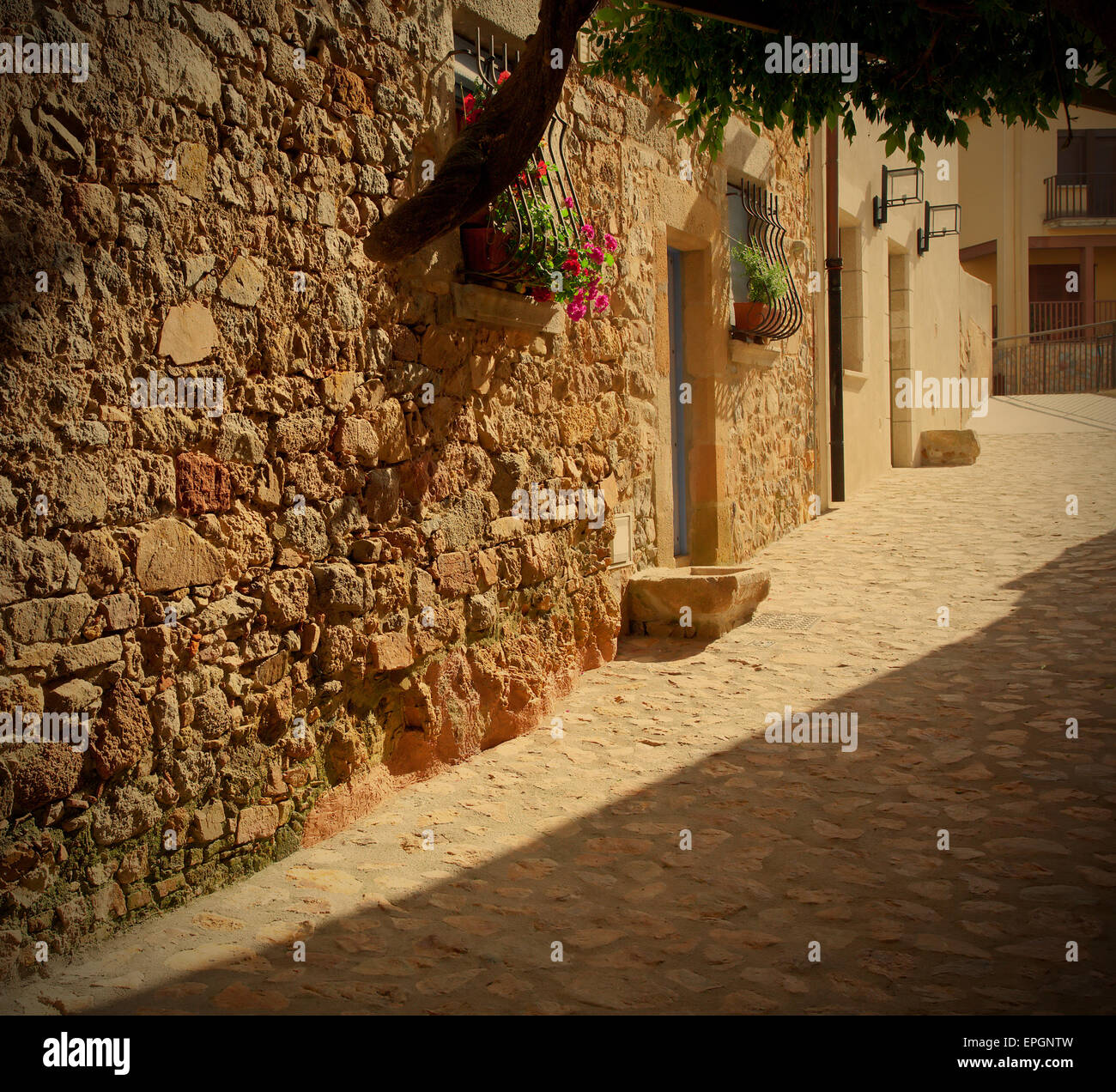 old Spanish street Stock Photo - Alamy