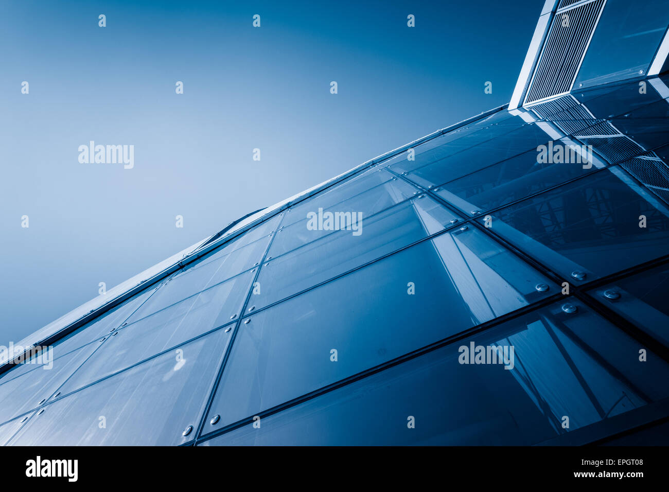 Illuminated modern building hi-res stock photography and images - Page 3 -  Alamy