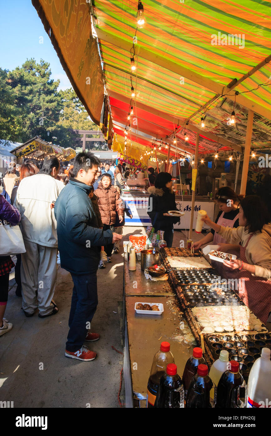 Busy food festival scene hi-res stock photography and images - Alamy