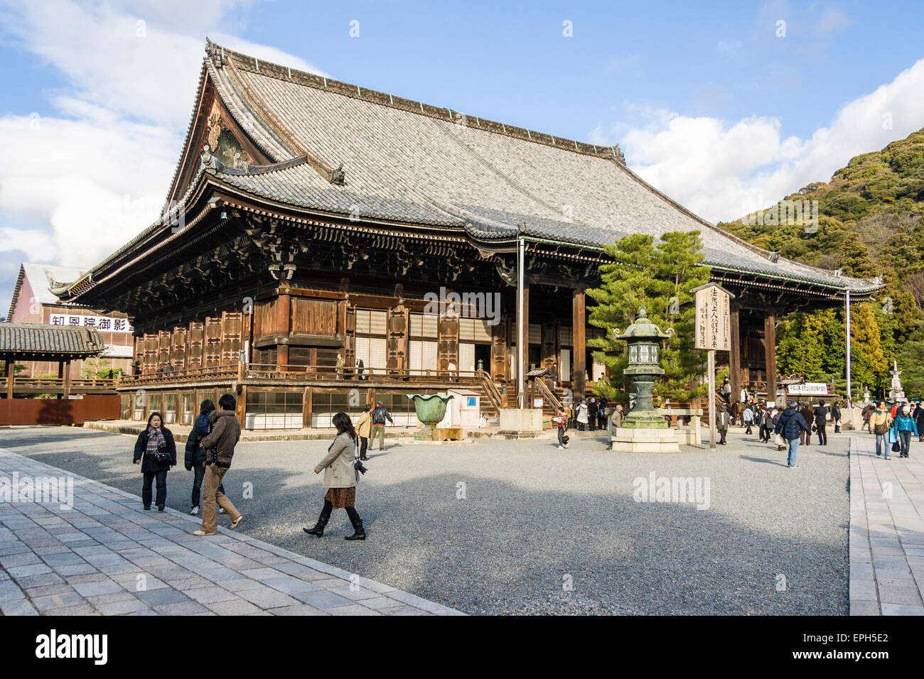 The large hall, Mie-do, of the Chion-in temple complex in Kyoto, Japan. Wintertime view of the wooden building with massive lantern outside. Stock Photo