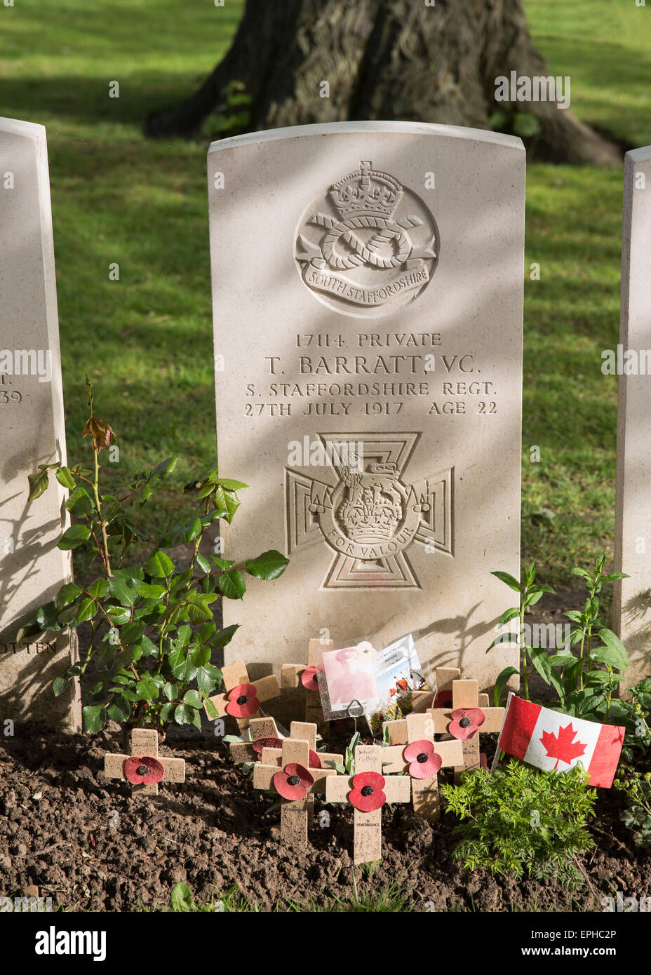The grave of Thomas Barratt VC in Essex Farm War Cemetery, Belgium Stock Photo